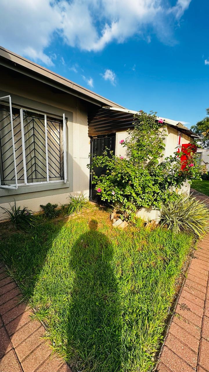To Let 3 Bedroom Property for Rent in Country View Gauteng
