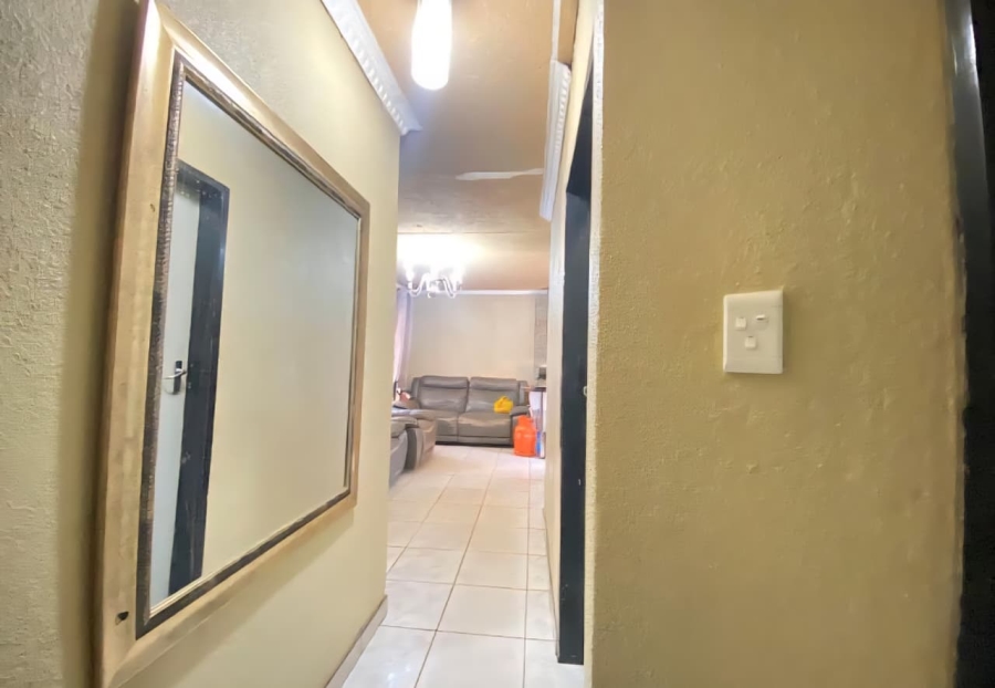 5 Bedroom Property for Sale in Ebony Park Gauteng