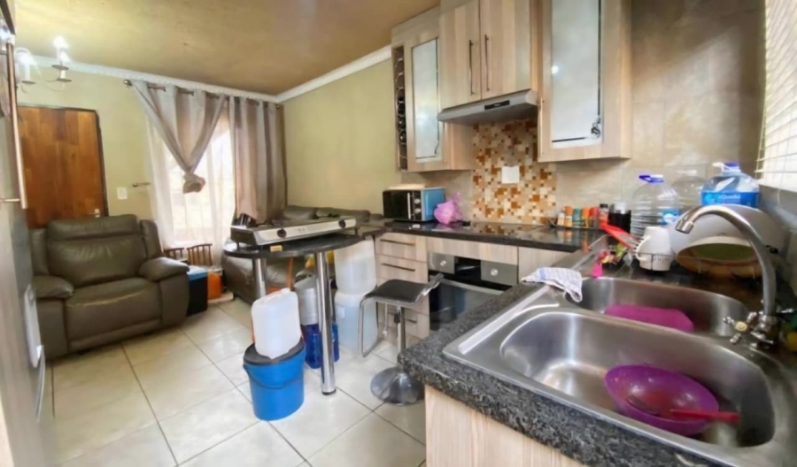 5 Bedroom Property for Sale in Ebony Park Gauteng