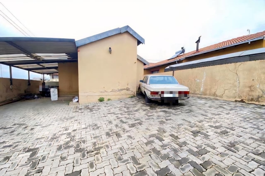 5 Bedroom Property for Sale in Ebony Park Gauteng