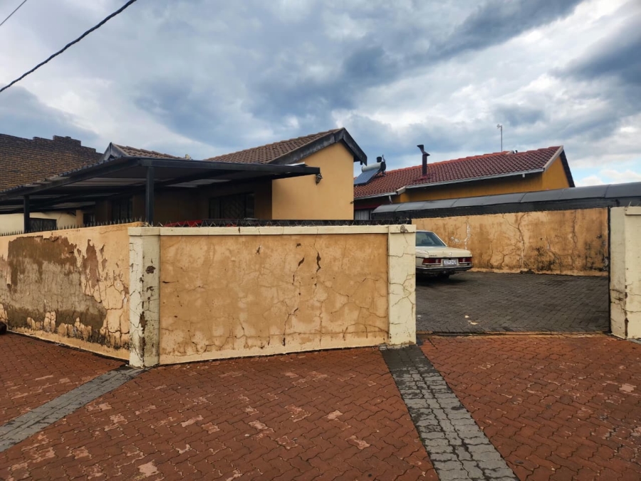 5 Bedroom Property for Sale in Ebony Park Gauteng