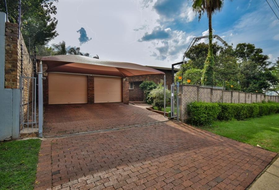 4 Bedroom Property for Sale in Waterkloof Glen Gauteng