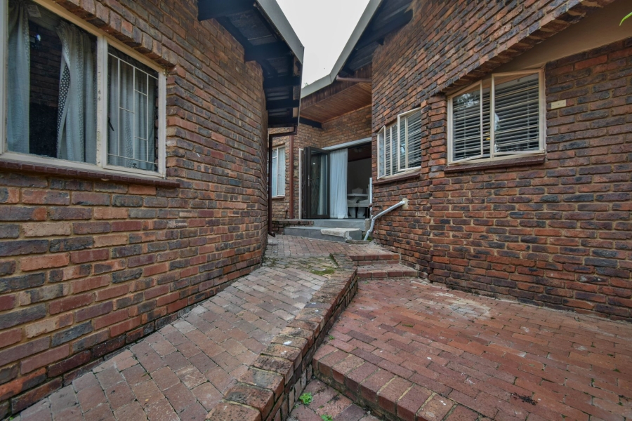 4 Bedroom Property for Sale in Waterkloof Glen Gauteng