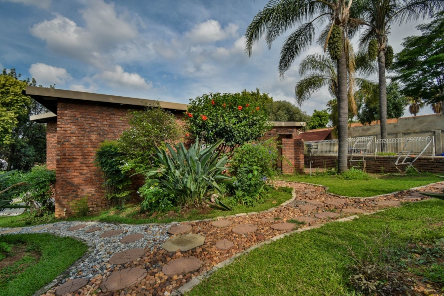 4 Bedroom Property for Sale in Waterkloof Glen Gauteng