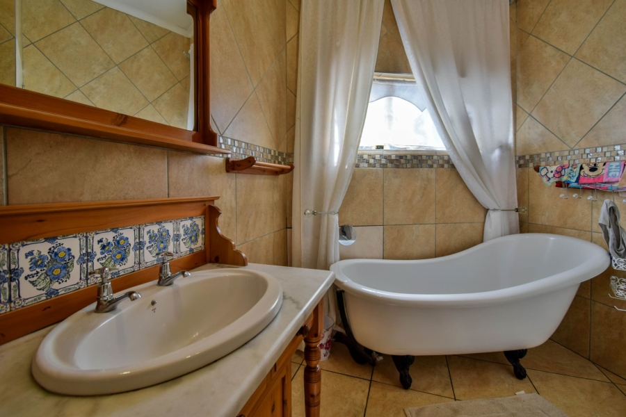 4 Bedroom Property for Sale in Waterkloof Glen Gauteng