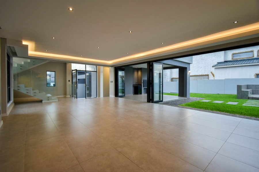 5 Bedroom Property for Sale in Midstream Heights Gauteng