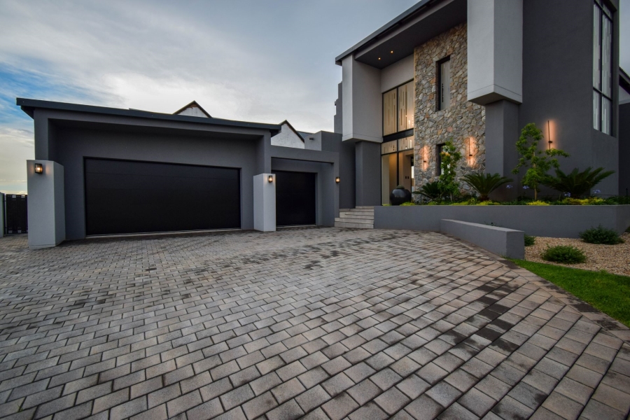 5 Bedroom Property for Sale in Midstream Heights Gauteng