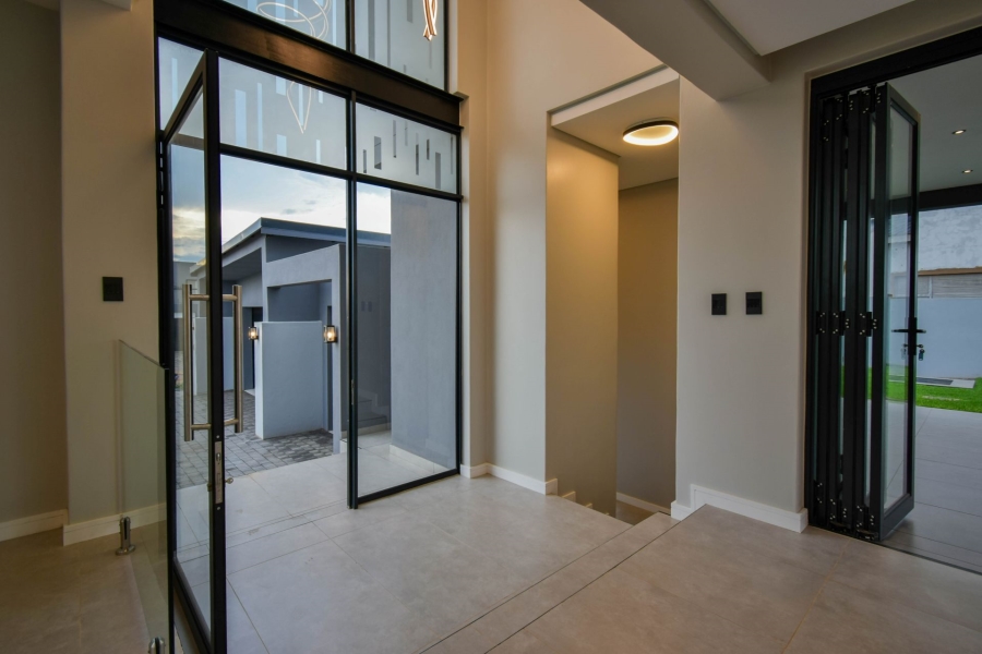 5 Bedroom Property for Sale in Midstream Heights Gauteng