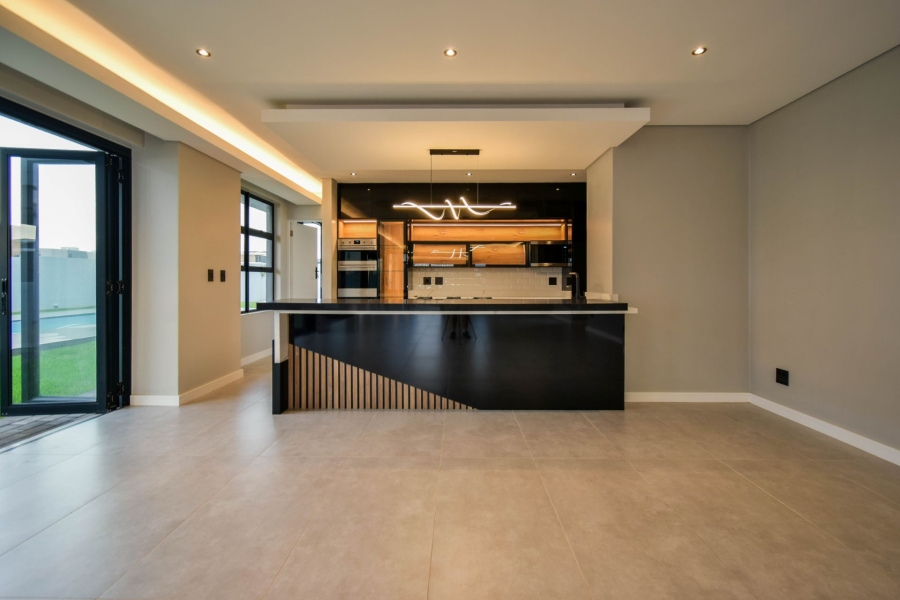 5 Bedroom Property for Sale in Midstream Heights Gauteng