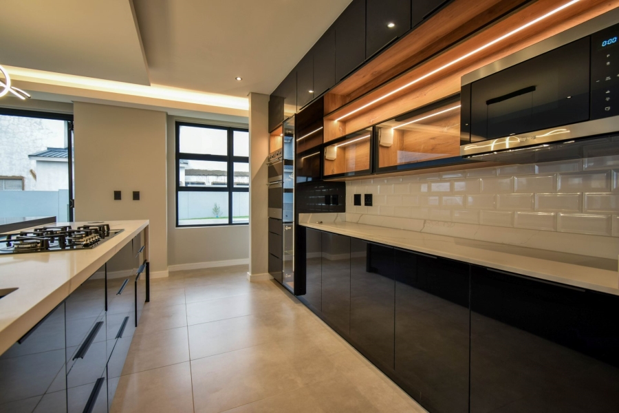 5 Bedroom Property for Sale in Midstream Heights Gauteng