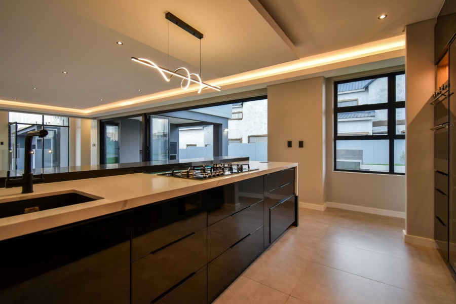 5 Bedroom Property for Sale in Midstream Heights Gauteng