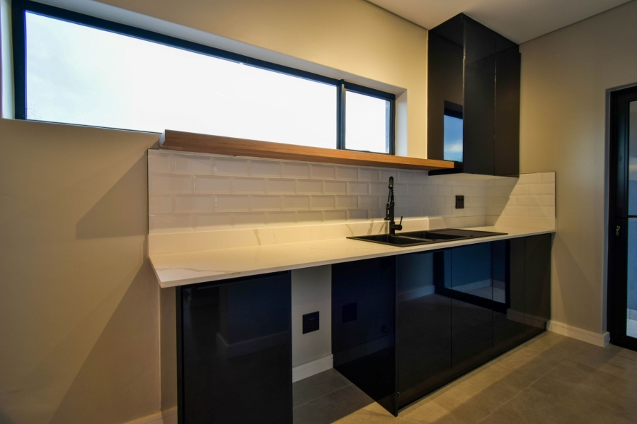 5 Bedroom Property for Sale in Midstream Heights Gauteng