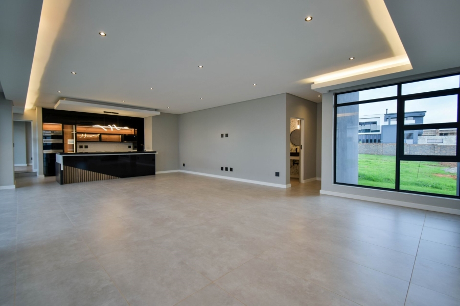 5 Bedroom Property for Sale in Midstream Heights Gauteng