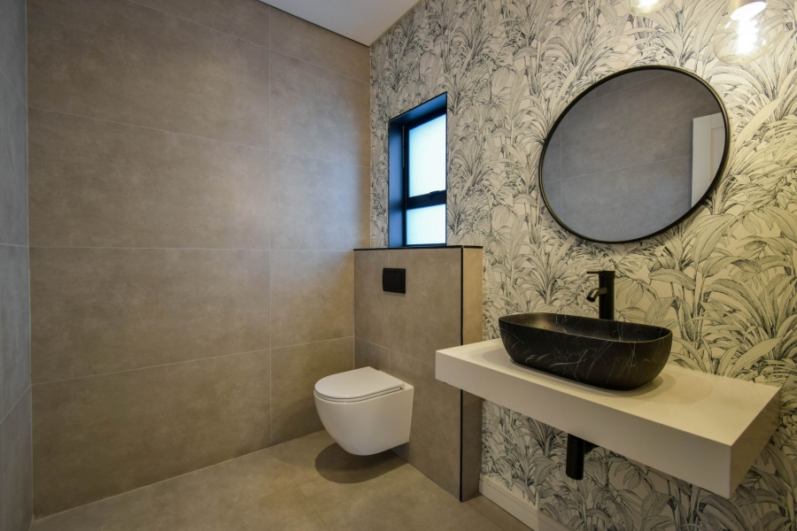 5 Bedroom Property for Sale in Midstream Heights Gauteng