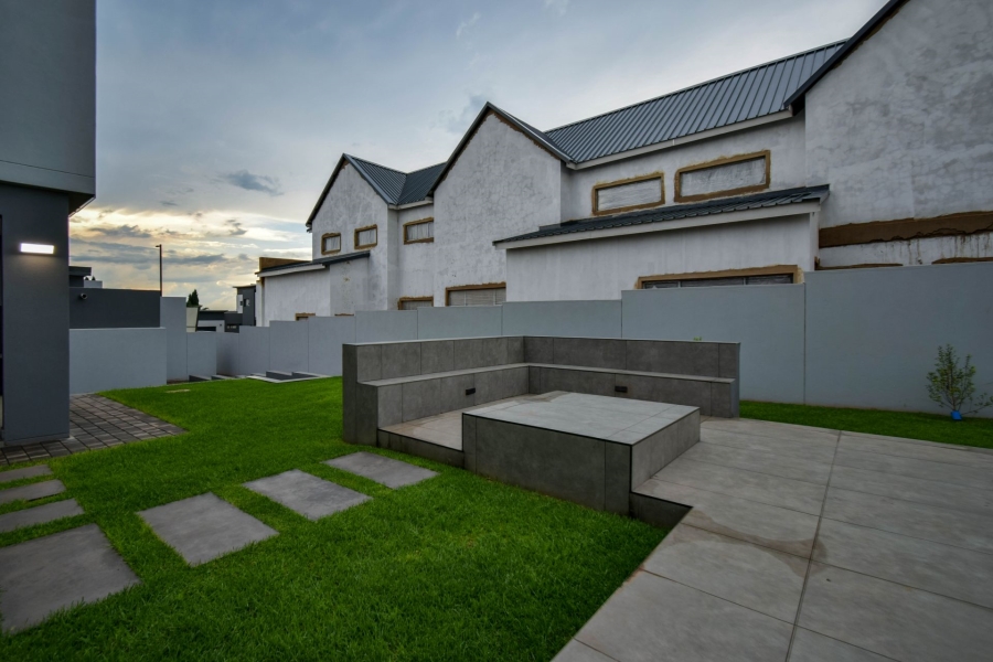 5 Bedroom Property for Sale in Midstream Heights Gauteng