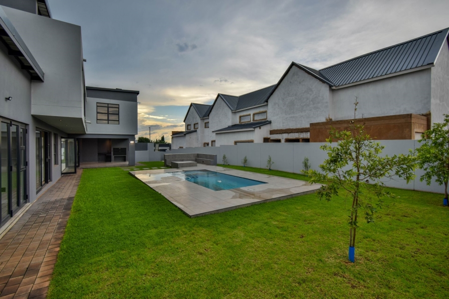 5 Bedroom Property for Sale in Midstream Heights Gauteng