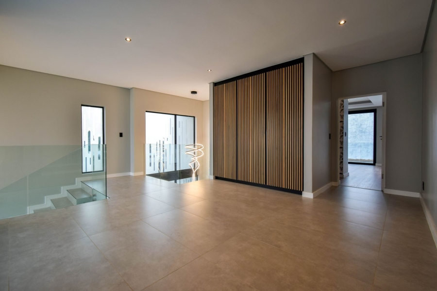 5 Bedroom Property for Sale in Midstream Heights Gauteng