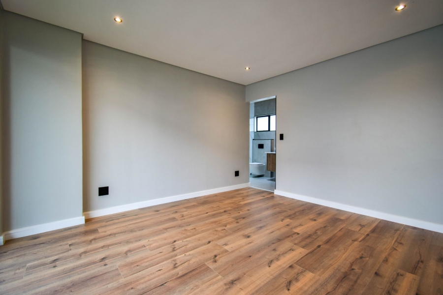 5 Bedroom Property for Sale in Midstream Heights Gauteng