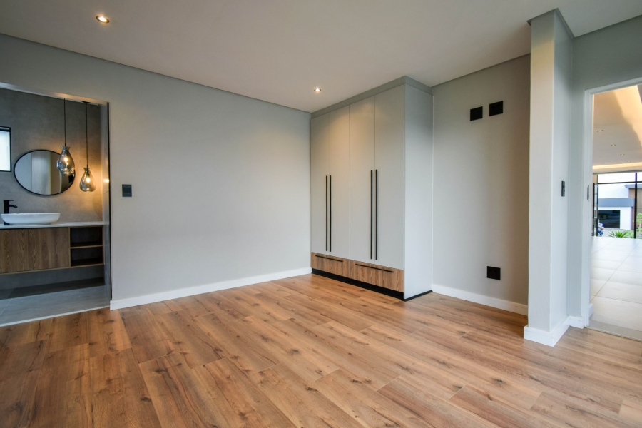 5 Bedroom Property for Sale in Midstream Heights Gauteng