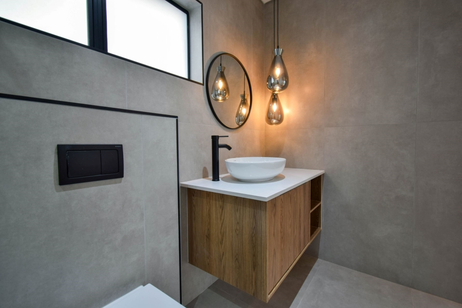 5 Bedroom Property for Sale in Midstream Heights Gauteng