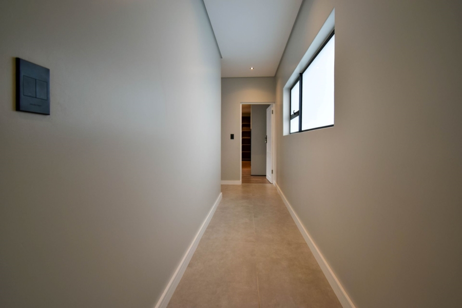 5 Bedroom Property for Sale in Midstream Heights Gauteng