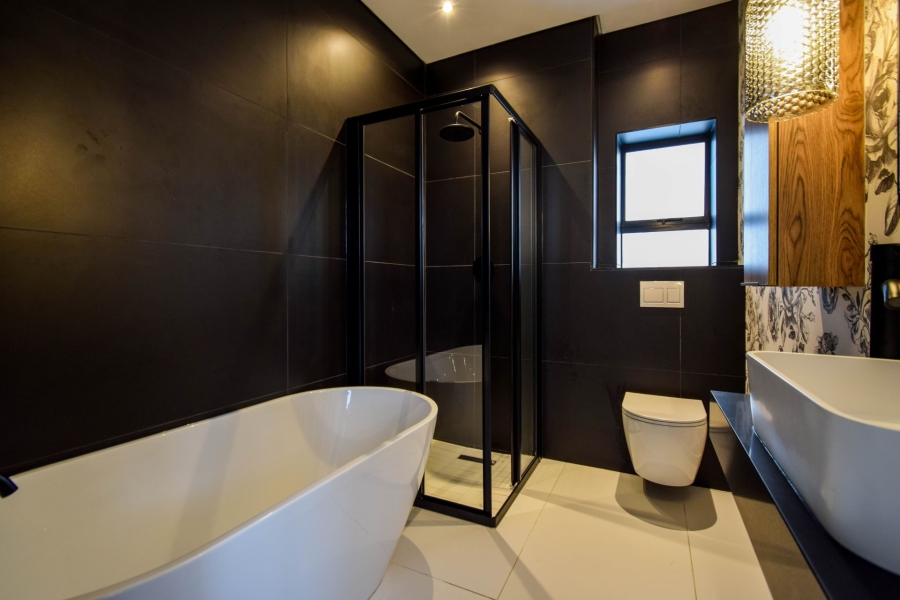 5 Bedroom Property for Sale in Midstream Heights Gauteng