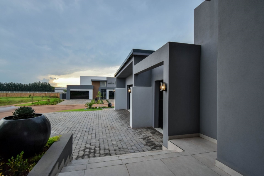 5 Bedroom Property for Sale in Midstream Heights Gauteng