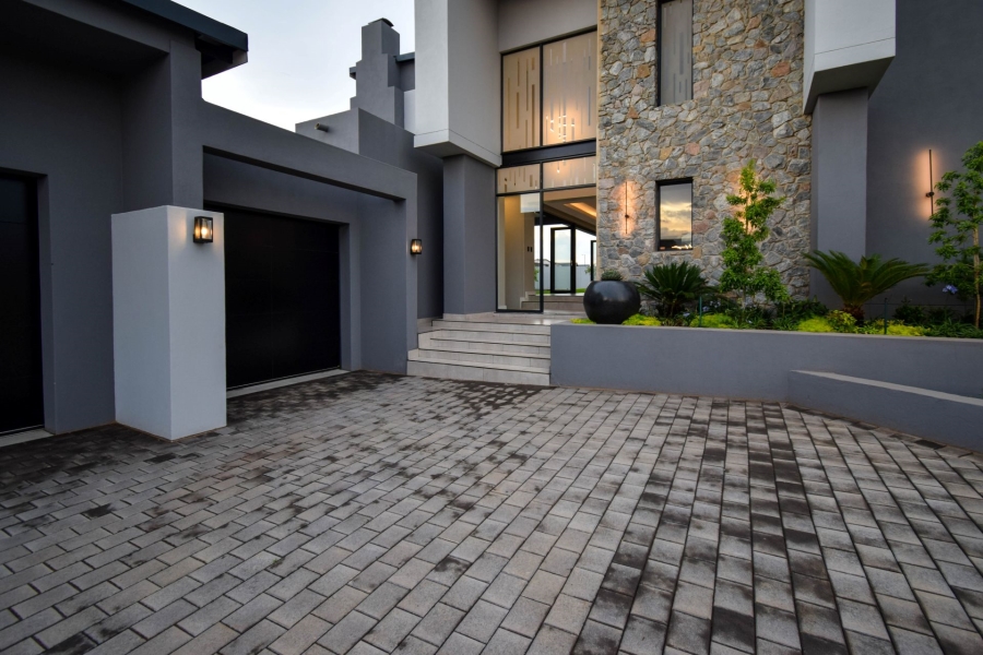 5 Bedroom Property for Sale in Midstream Heights Gauteng