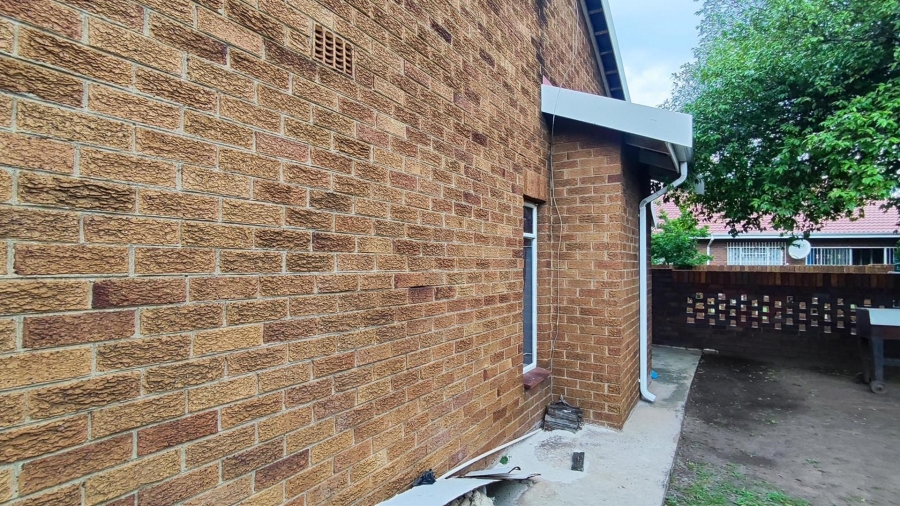 3 Bedroom Property for Sale in Barvallen Gauteng