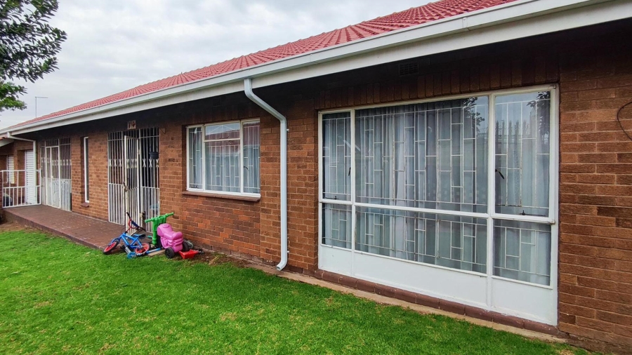 3 Bedroom Property for Sale in Barvallen Gauteng