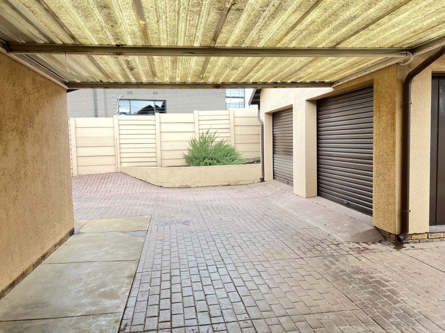 4 Bedroom Property for Sale in Brackendowns Gauteng