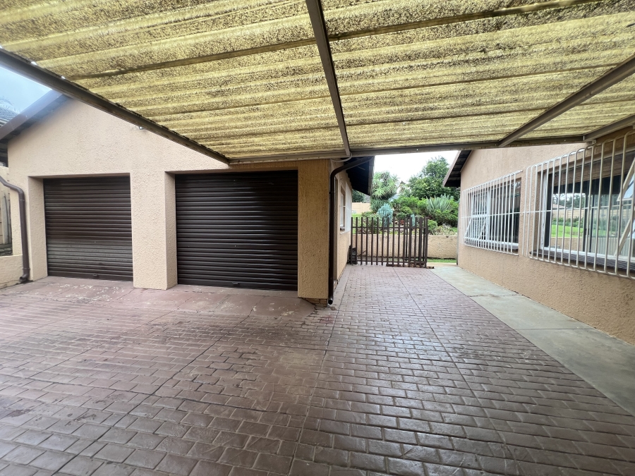 4 Bedroom Property for Sale in Brackendowns Gauteng