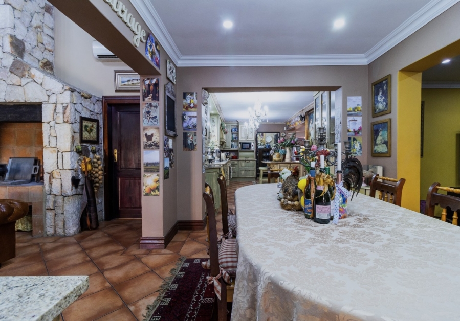 6 Bedroom Property for Sale in Alberante Gauteng