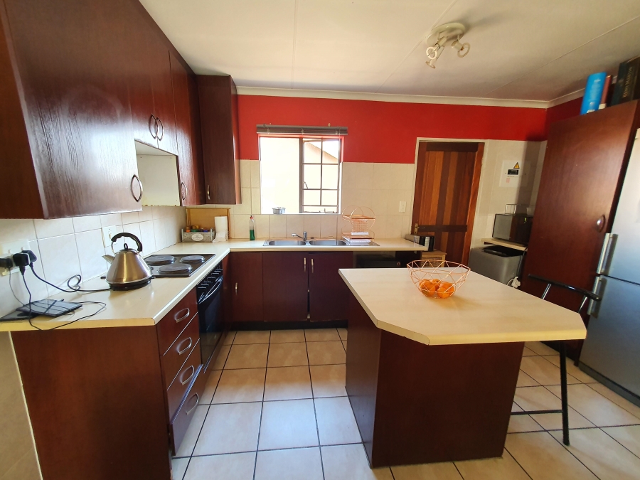 To Let 3 Bedroom Property for Rent in Albemarle Gauteng