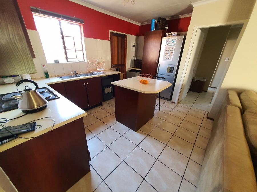 To Let 3 Bedroom Property for Rent in Albemarle Gauteng