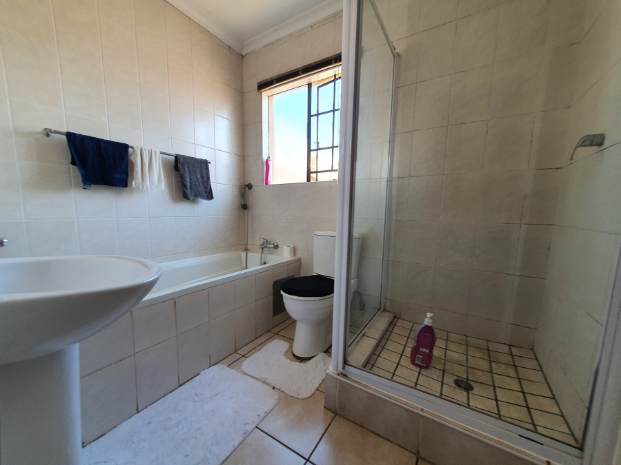 To Let 3 Bedroom Property for Rent in Albemarle Gauteng