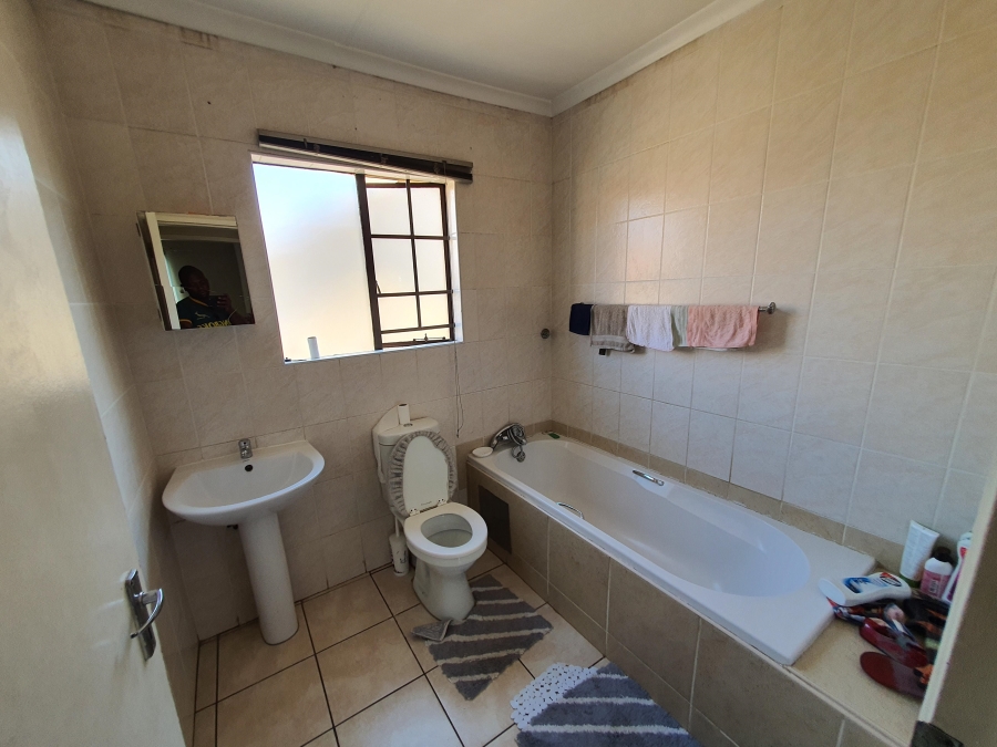 To Let 3 Bedroom Property for Rent in Albemarle Gauteng