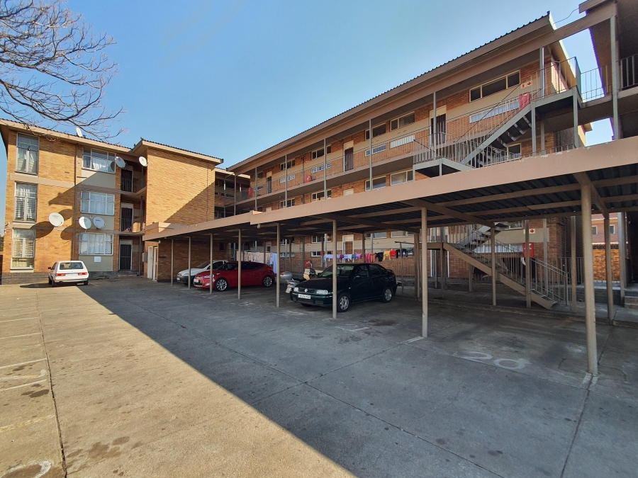 To Let 1 Bedroom Property for Rent in Randhart Gauteng