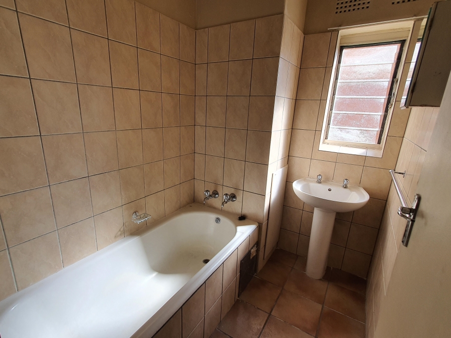To Let 1 Bedroom Property for Rent in Randhart Gauteng
