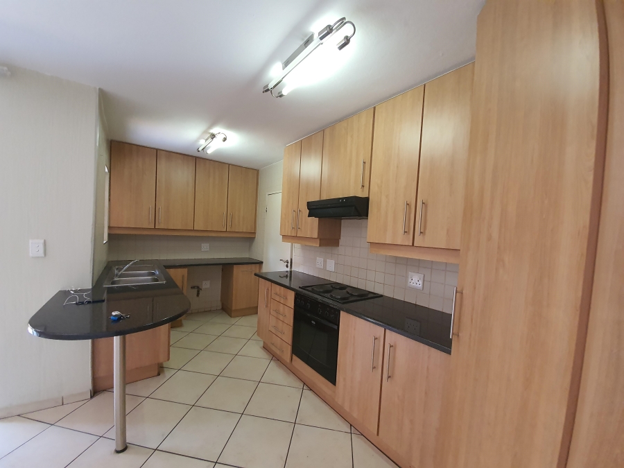 To Let 3 Bedroom Property for Rent in Glen Marais Gauteng