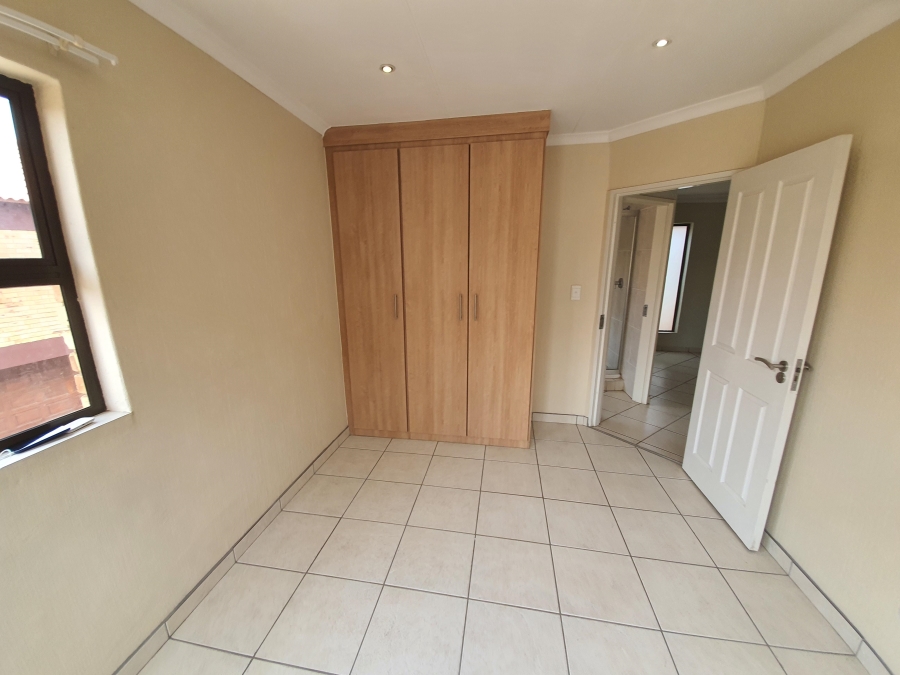 To Let 3 Bedroom Property for Rent in Glen Marais Gauteng