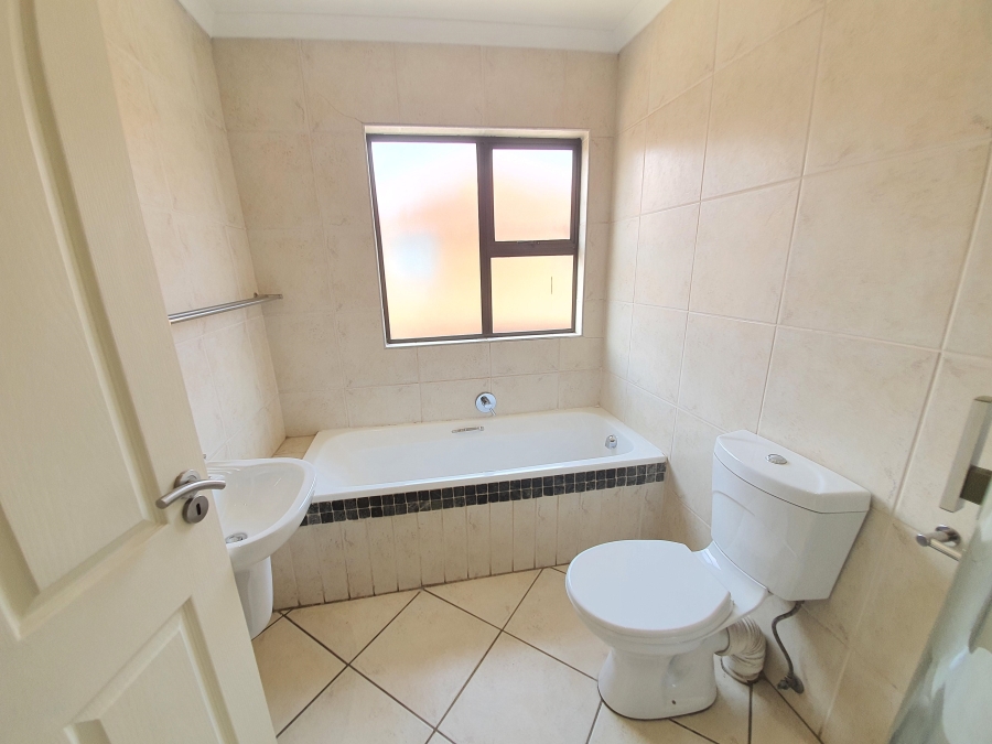 To Let 3 Bedroom Property for Rent in Glen Marais Gauteng