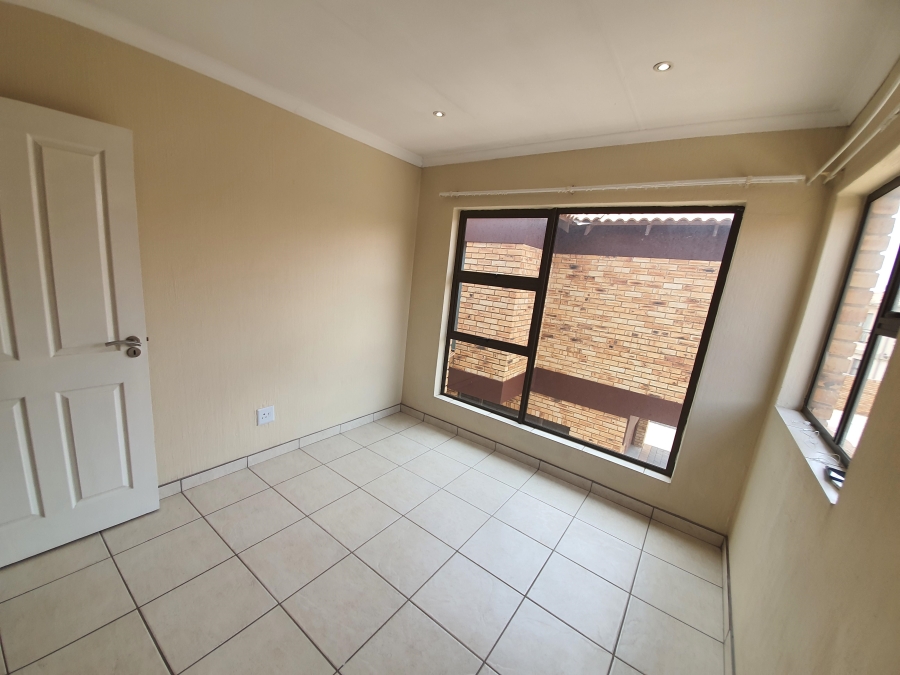 To Let 3 Bedroom Property for Rent in Glen Marais Gauteng
