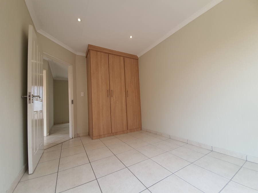 To Let 3 Bedroom Property for Rent in Glen Marais Gauteng