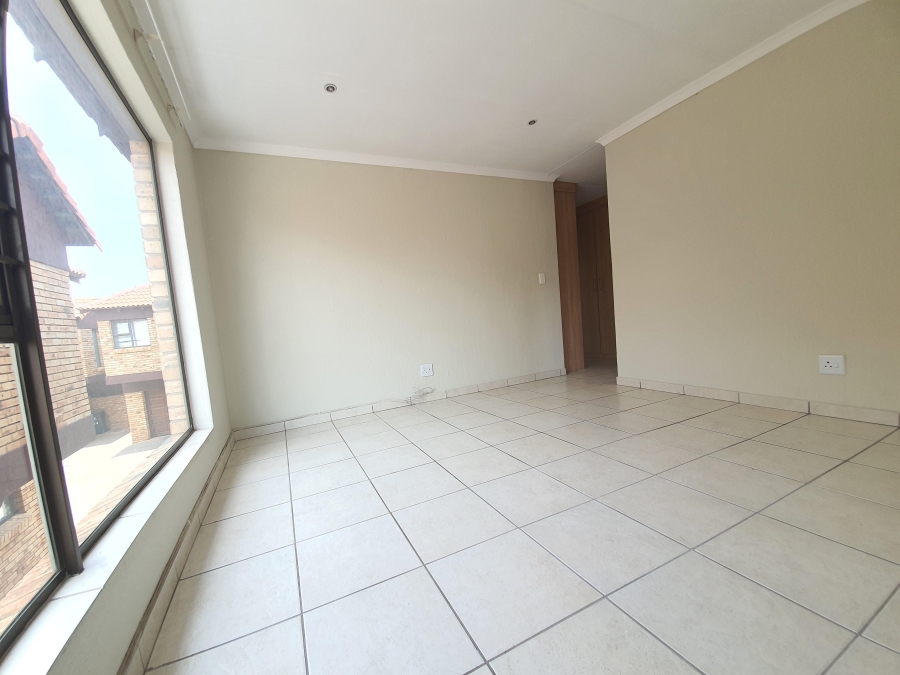 To Let 3 Bedroom Property for Rent in Glen Marais Gauteng