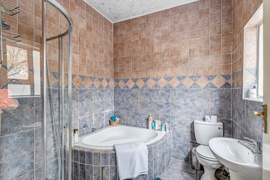 5 Bedroom Property for Sale in Kyalami Estates Gauteng