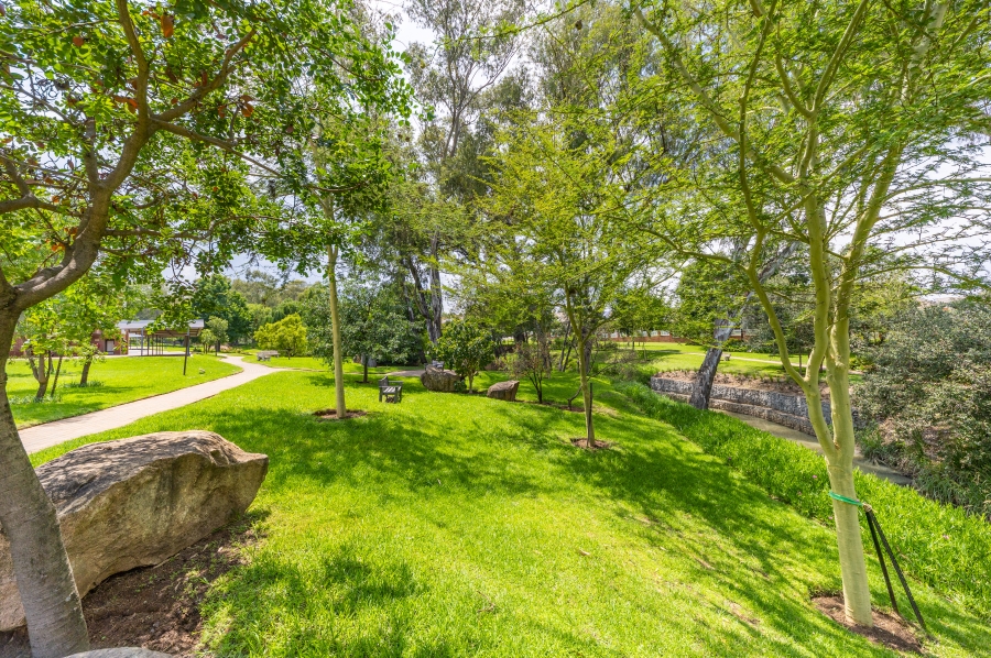 1 Bedroom Property for Sale in Douglasdale Gauteng