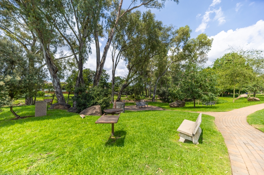 1 Bedroom Property for Sale in Douglasdale Gauteng