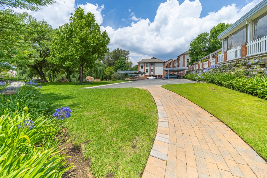 1 Bedroom Property for Sale in Douglasdale Gauteng