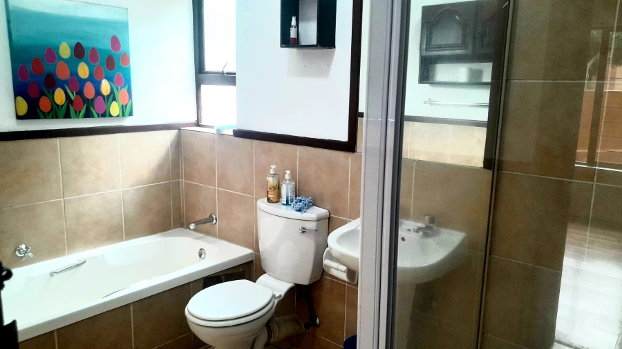 To Let 1 Bedroom Property for Rent in Magaliessig Gauteng